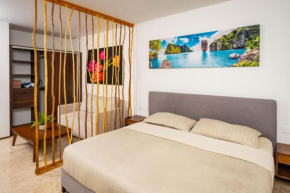 Studio walk distance to Wallmart and 5ta Avenue